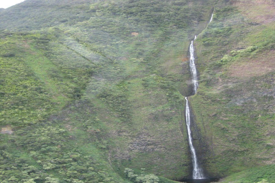 ../image/big island spectacular waterfall 1.jpg